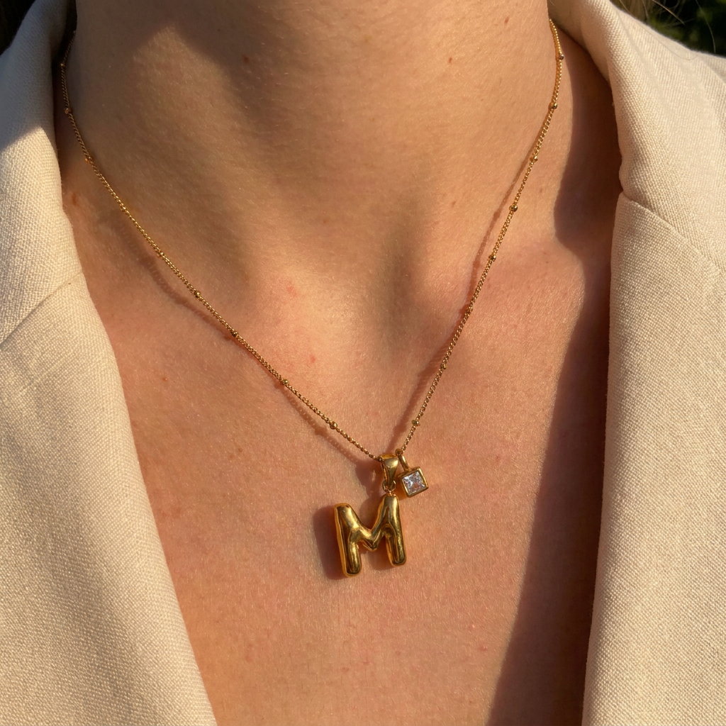 Collar Duna dorado, una de las piezas más vendidas de Auredune