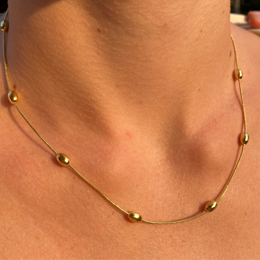 Collar fino dorado Arena