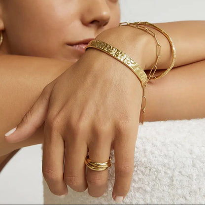 Brazalete dorado texturizado - Luz