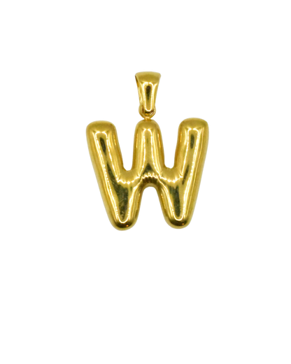 Charm inicial en forma de letra dorada, colección Letras de Auredune, imagen de detalle