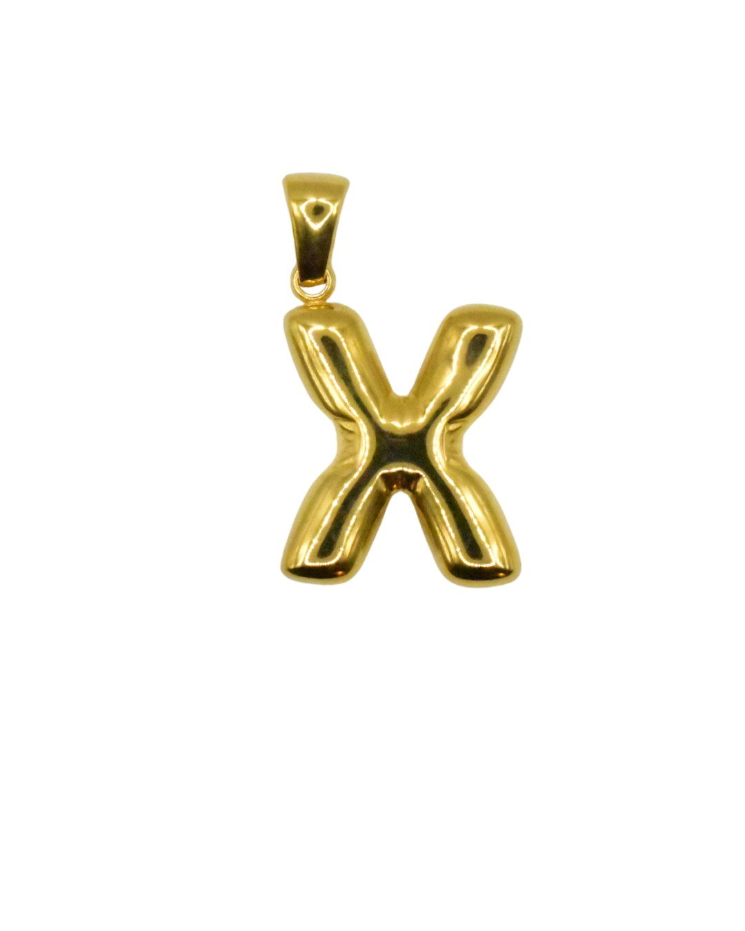 Charm inicial en forma de letra dorada, colección Letras de Auredune, con luz natural
