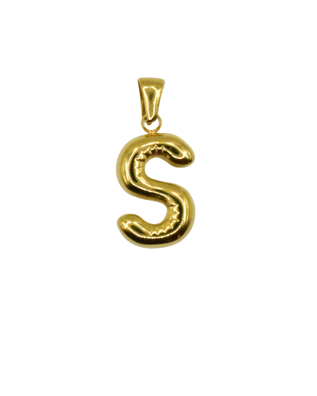 Charm inicial en forma de letra dorada, colección Letras de Auredune, sobre fondo neutro