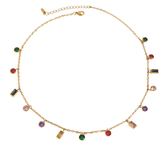 Collar dorado con colgante de gema modelo Gema de Auredune, detalle del acabado