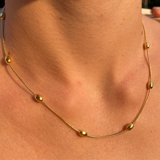 Collar fino de cadena dorada modelo Arena de Auredune