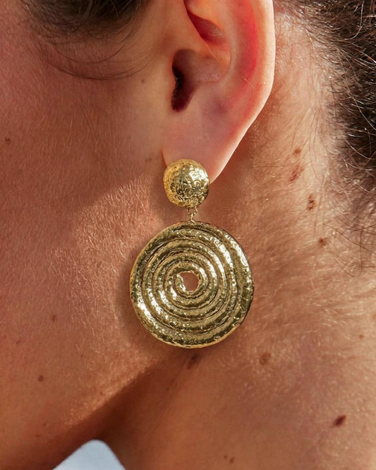 Pendientes dorados en espiral grandes modelo Cenit de Auredune